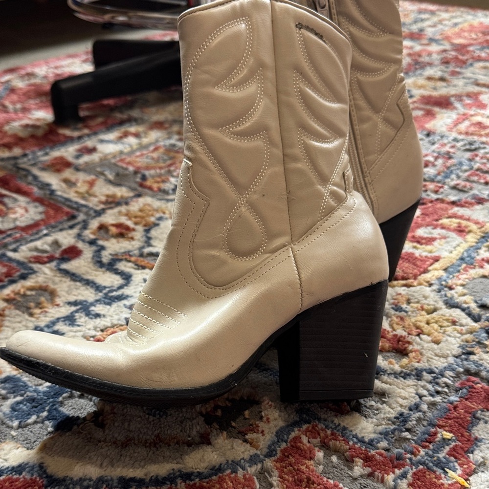 Stylish Cream Western Boots